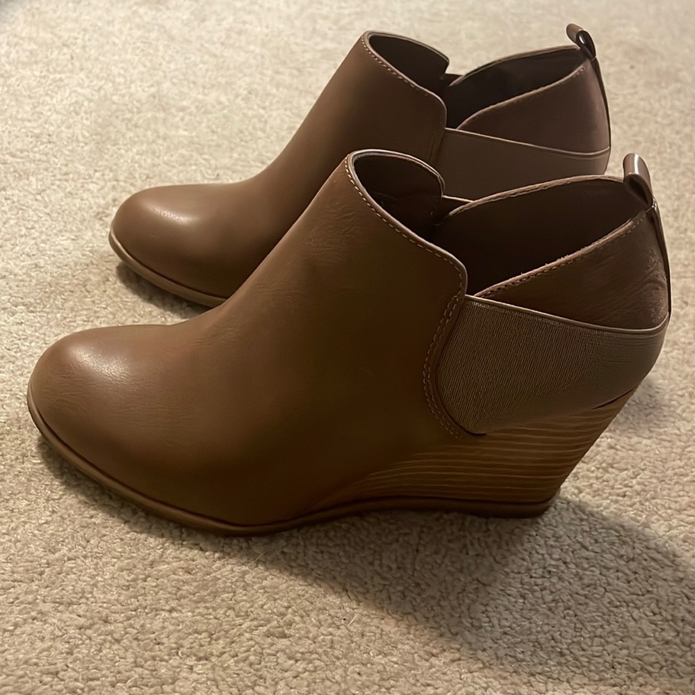 Dr. Scholl’s tan wedge booties
